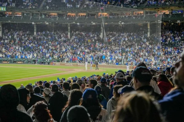 baseball fans cheering